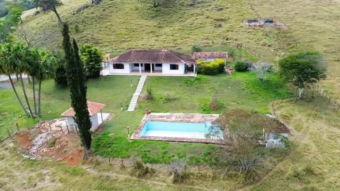 Sítio com 3 dormitórios à venda, 217954 m² por R$ 2.500.000,00 - Centro - Paraisópolis/MG