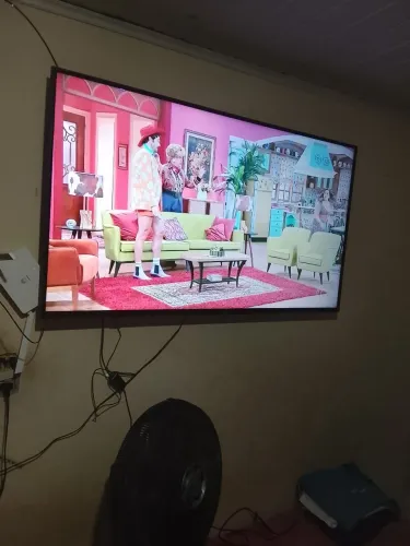 Vendo tv LG com comando de voz vai com antena nova suporte tudo novo ela e 4k esmart tambe