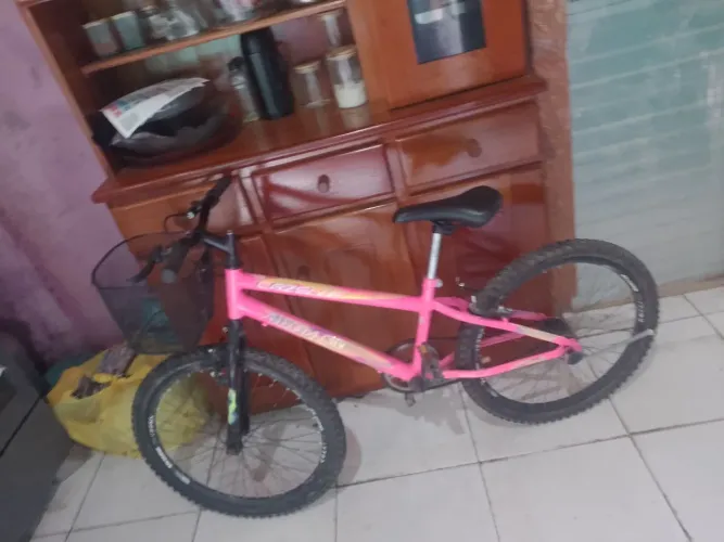 Vendo uma bicicleta 