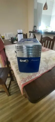 Mini geladeira portátil