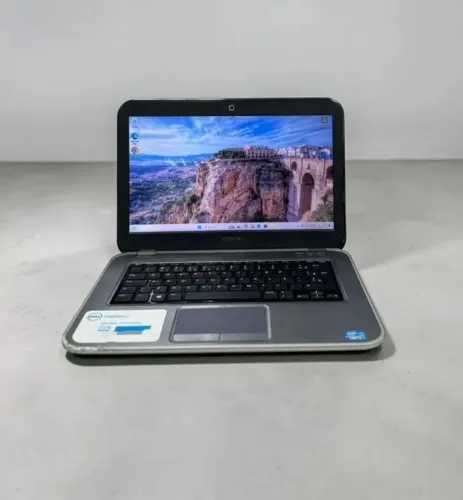 notebook Dell i7 com SSD rápido