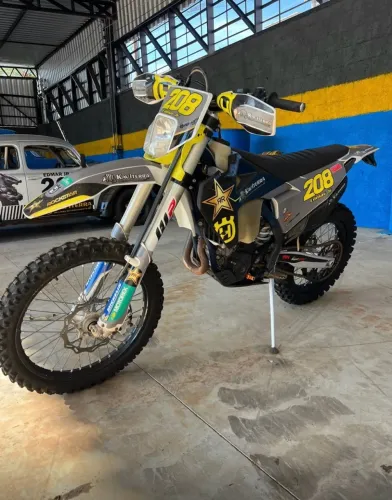 Vendo moto de trilha 