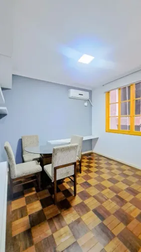 Excelente JK no Centro Histórico de Porto Alegre!!