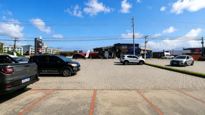 Sala Comercial 176m² no Campeche | Frente Rodovia | Estacionamento