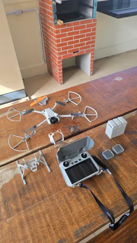 Drone DJI Mini 3 FLYMORE tela