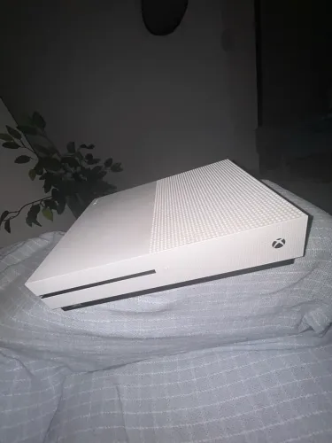 Xbox one S 1 tb ( COM DEFEITO)
