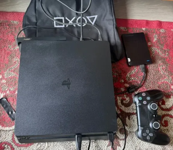 PS 4 SLIM