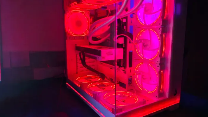 PC GAMER RYZEN 7 8700F + RTX 5060 Ti 16GB + 32GB DDR5 6000 CL30 ?