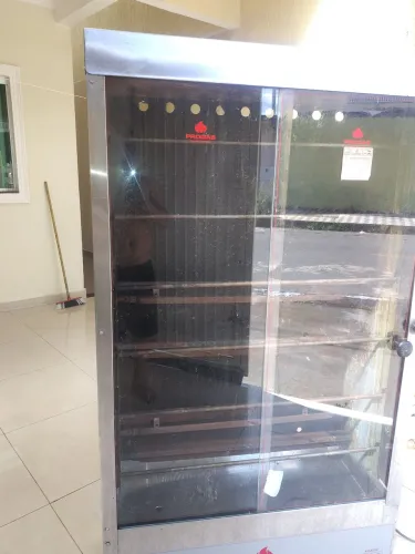 Máquina de frango semi Nova 