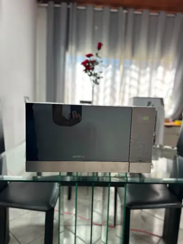 Microondas Britânia 26L excelente