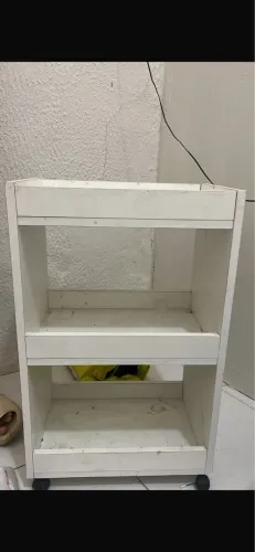Mesas e carrinho auxiliar e unha