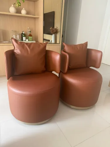Poltronas em couro