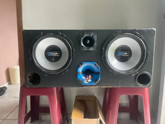 Caixa de som automotivo 