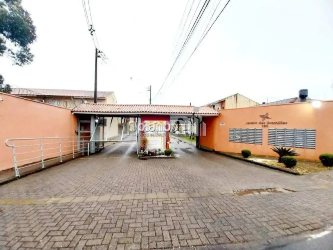 Casa em Condomínio Jardim Das Bromélias para aluguel, com 53,06m², 2 quartos - Santa Cruz