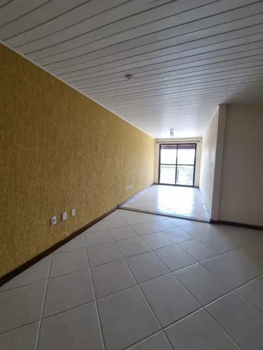 Apartamento com 3 quartos em Cavaleiros - Macaé - RJ