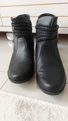 Bota preta, cano curto