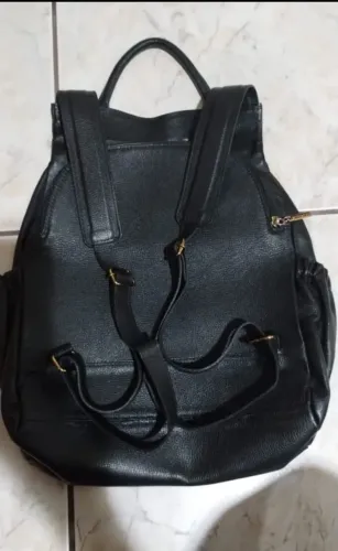Mochila antifurto de couro Liso. 