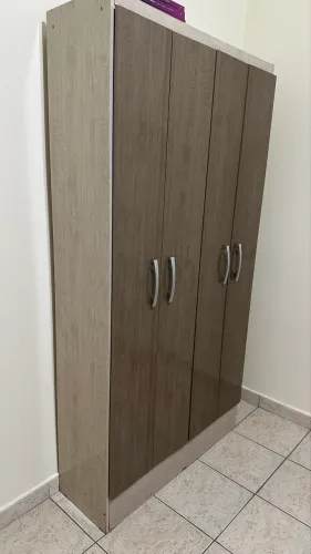 Guarda roupas 4 portas