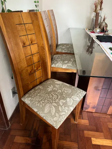 Mesa de 6 cadeiras de madeira