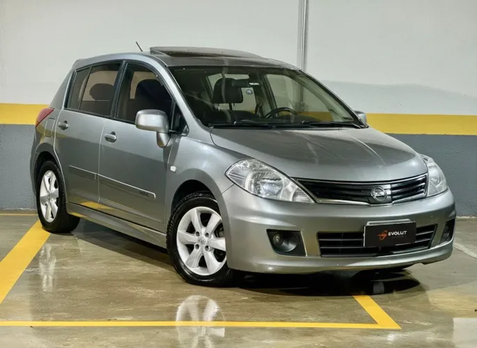 Nissan Tiida SL 1.8/1.8 Flex 16V Mec. 2013