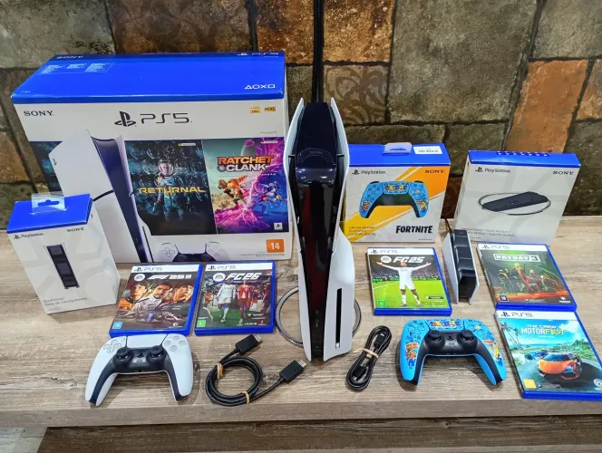 Vendo PS5 slim mídia física 1 tera novíssimo completo em excelente estado.