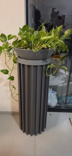 Base ripada em Mdf com Vaso de Giboia!