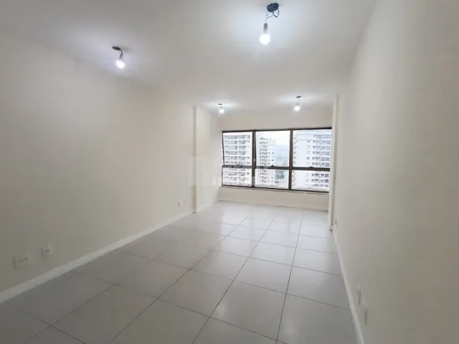 Ótima sala comercial para locação no bairro Trindade!
