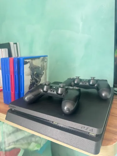 PLAYSTATION 4 