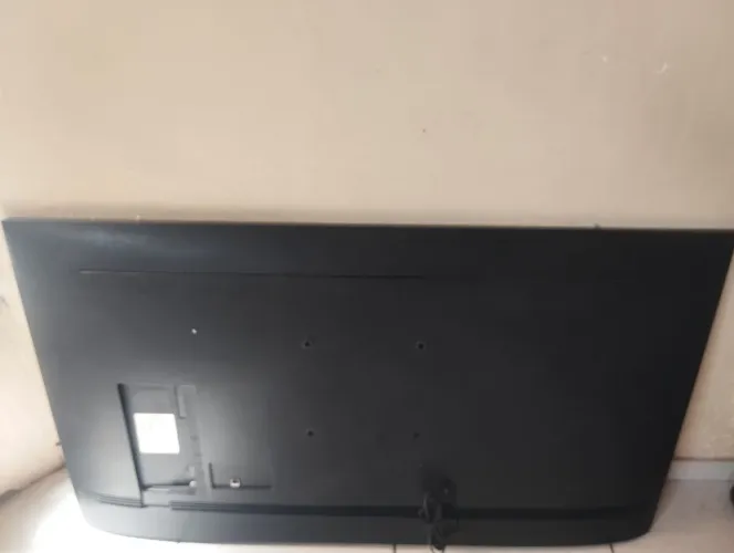 Tv com defeito pra retirar peças