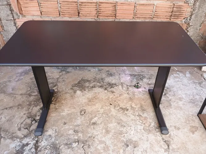 Mesa para computador e prateleira 