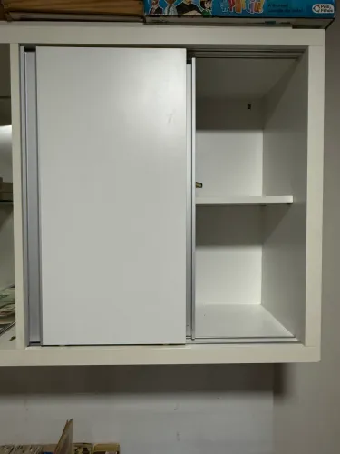Painel pra televisão com mesa de estudos e porta livros