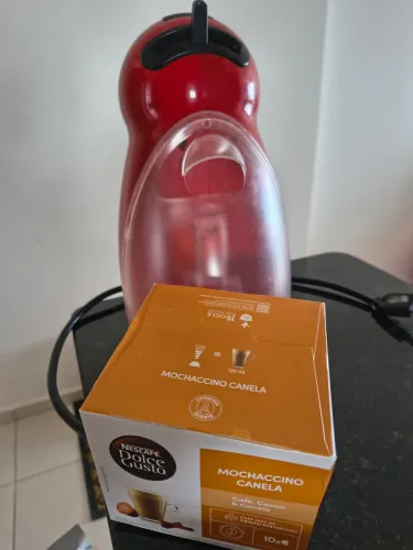 Cafeteira Douce Gusto vermelha 