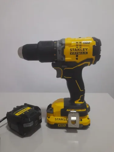 Furadeira e Parafusadeira Stanley 20V