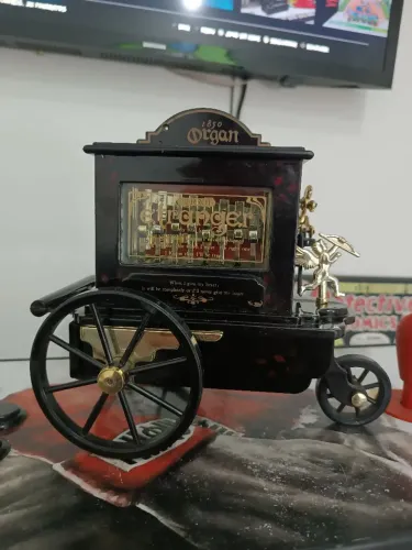 Carruagem Musical Pierrot Etanger Organ 1850. Item ideal para colecionadores 
