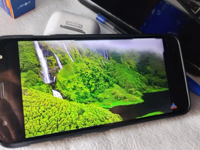 LG k12+ celular