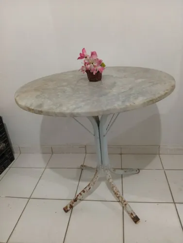Mesa redonda de mármore apropriada para terraço ou salas