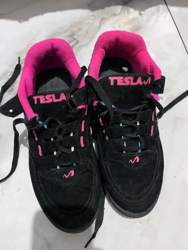 Tênis Tesla Feminino TAM 37