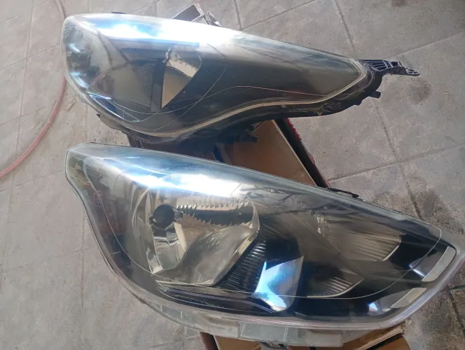 2 faróis do Ford Ka 2021