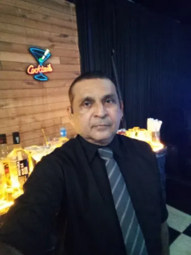 ANDRÉ MOURA garçom e bartender free-lancer 