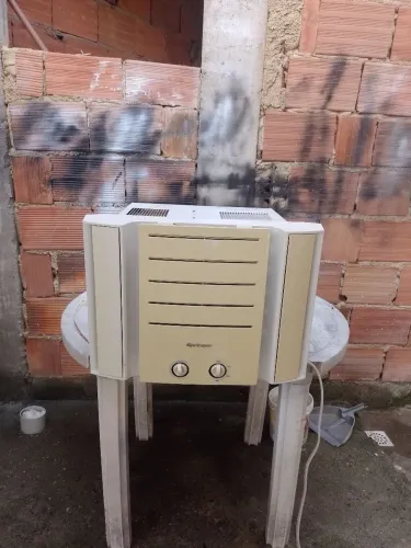 Ar 7500 BTUs 127v funcionando e limpo 