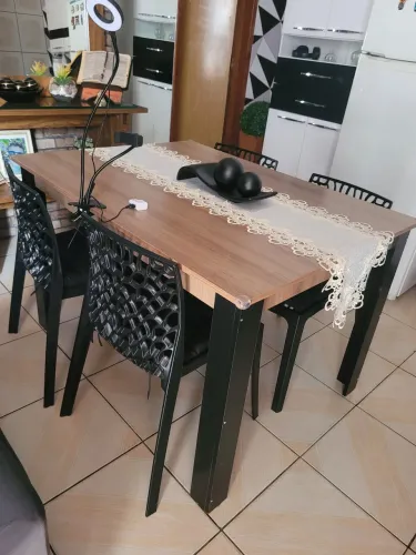 Mesa 120x90 com 4 cadeiras 