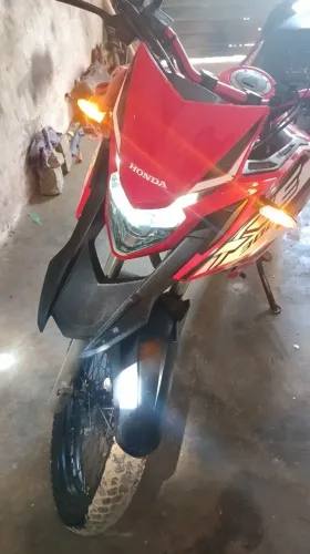 Moto muito boa pra interior só tem o duk placa de fora 