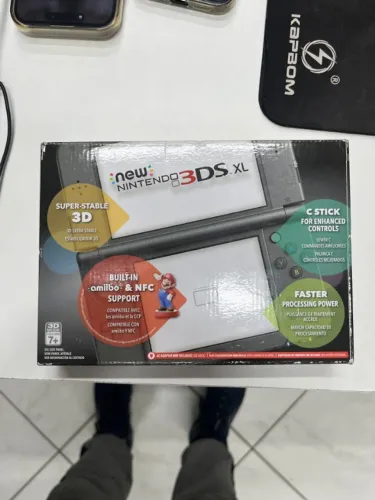 CONSOLE NINTENDO NEW 3DS XL PRETO 64GB DESBLOQUEADO NA CAIXA SEMINOVO - NINTENDO