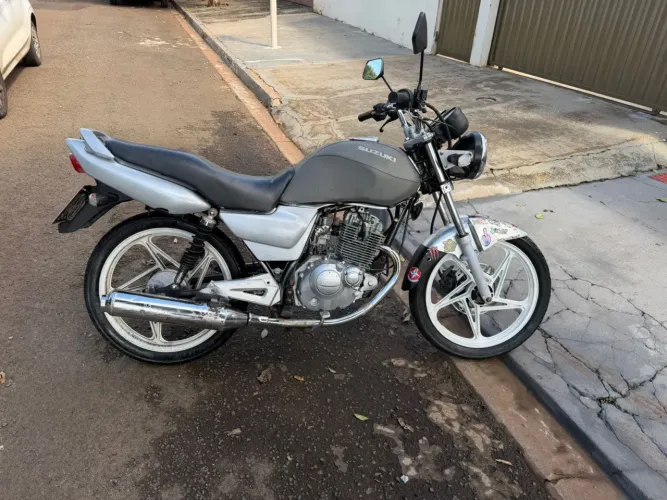 Moto suzuki yes 125