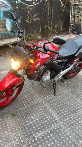 Honda CB Twister 250 2021 Vermelha e Preta