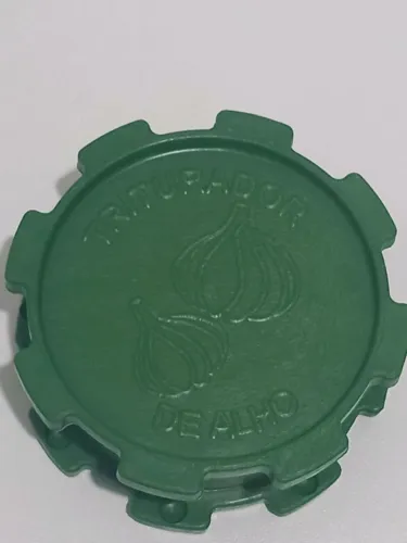 Triturador de alho em plástico verde
