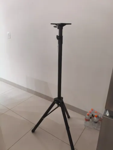 Tripé para caixa de som