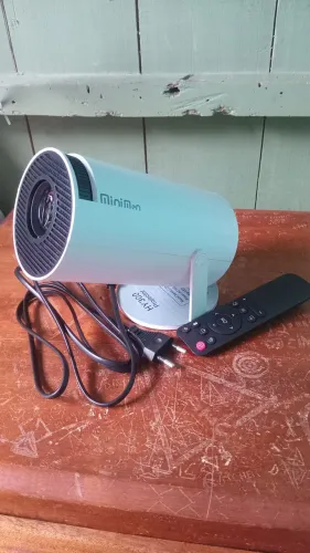 PROJETOR HY300