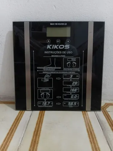 Kit com 2 Balanças Digitais Corporais - Funcionando