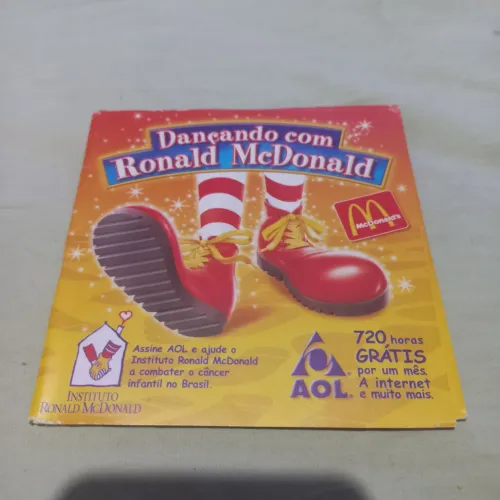Dançando com Ronald Mcdonald